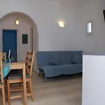 Ξενοδοχείο με διαμερίσματα Aretousa