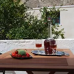 Ξενοδοχείο με διαμερίσματα Aretousa Περίσσα