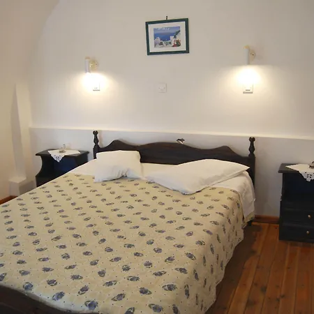 Aretousa Perissa (Santorini)