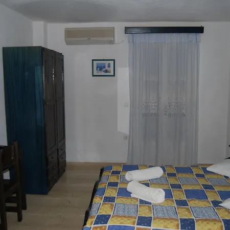 Aparthotel Aretousa