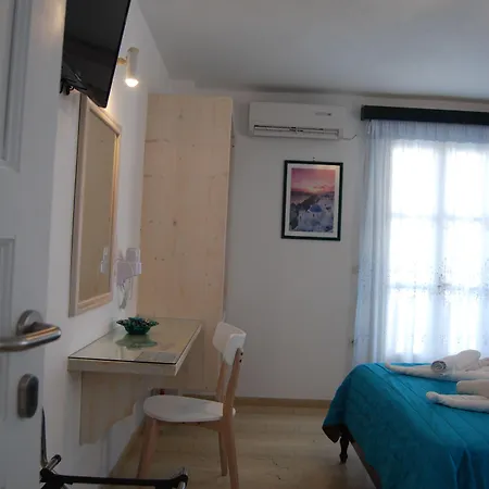 Aretousa Perissa (Santorini)