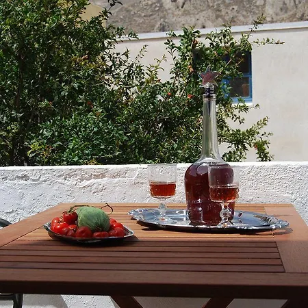 Aretousa Aparthotel Perissa (Santorini)