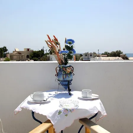 Aretousa Aparthotel Perissa (Santorini)