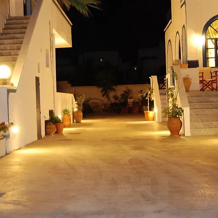 Aretousa Aparthotel Perissa (Santorini)
