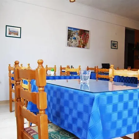 Aretousa Aparthotel Perissa (Santorini)