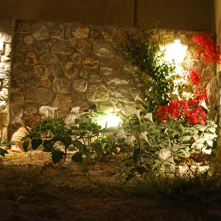 Aretousa Aparthotel Perissa (Santorini)