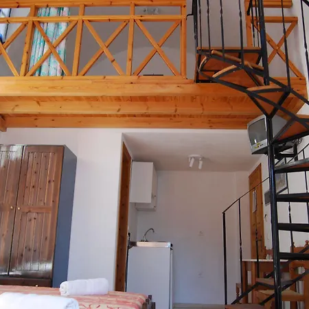 Aparthotel Aretousa