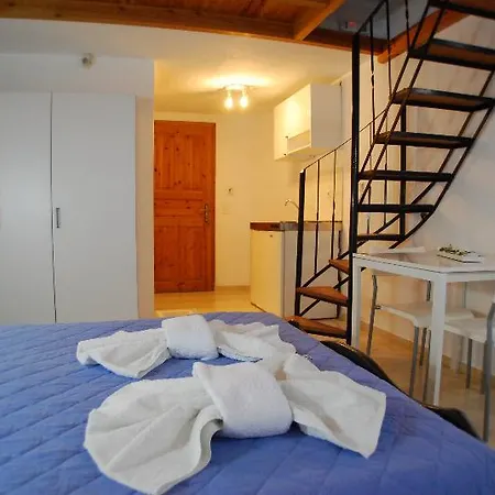 Aretousa Perissa (Santorini)