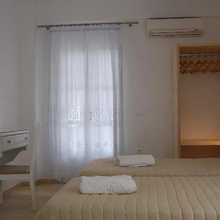 Aretousa Aparthotel Perissa (Santorini)