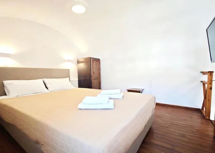 Aretousa Aparthotel Perissa (Santorini)