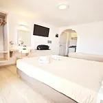 Hotel apartamentowy Aretousa