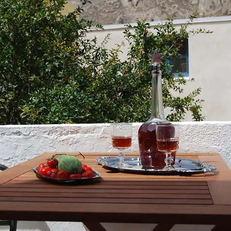 Ξενοδοχείο με διαμερίσματα Aretousa Περίσσα